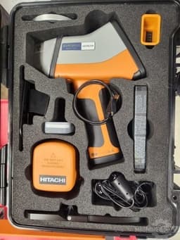 Hitachi X-MET8000 Smart Handheld XRF Analyzer  2