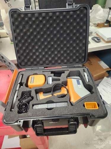 Hitachi X-MET8000 Smart Handheld XRF Analyzer 