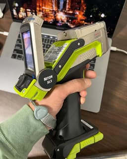 XL5 Plus Handheld XRF lightweight Analyzer 2