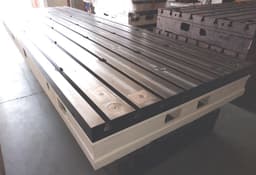 Gusseiserne Aufspannplatte   mit T- Nuten Nivellierbar  4