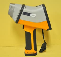 Hitachi X-MET8000 Expert handheld XRF Analyzer 1